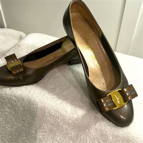 vintage salvatore ferragamo boutique flats gold 8.5 aaa